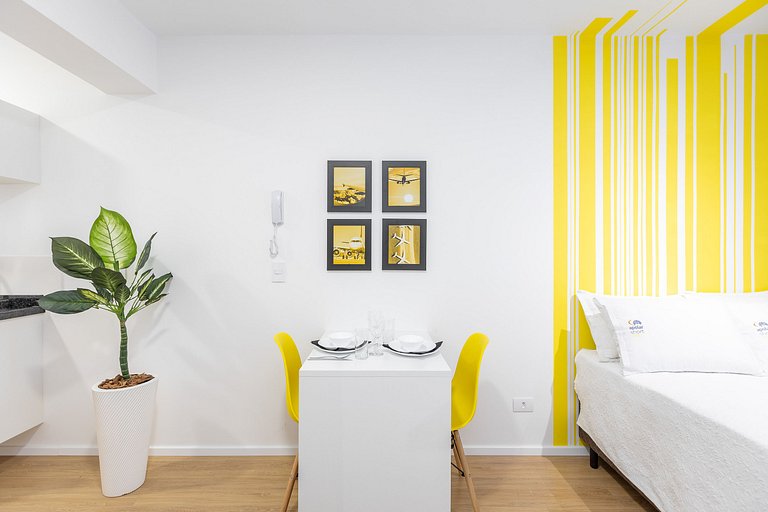 Apartamento estudio céntrico con balcón privado.