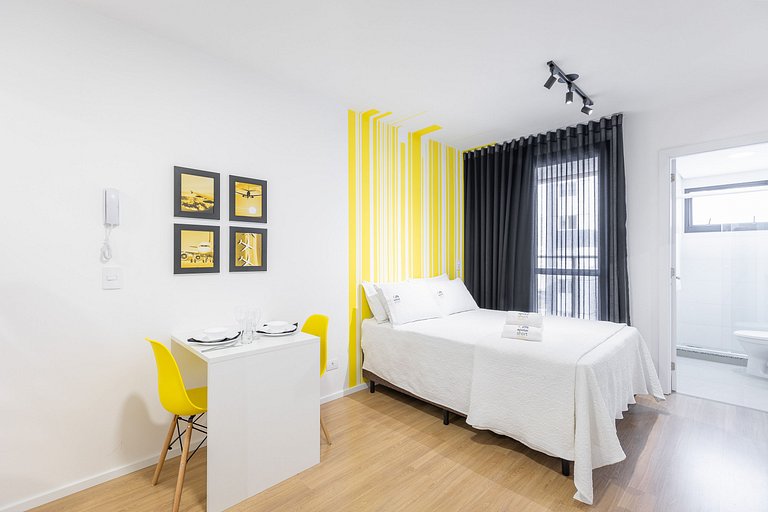 Apartamento estudio céntrico con balcón privado.