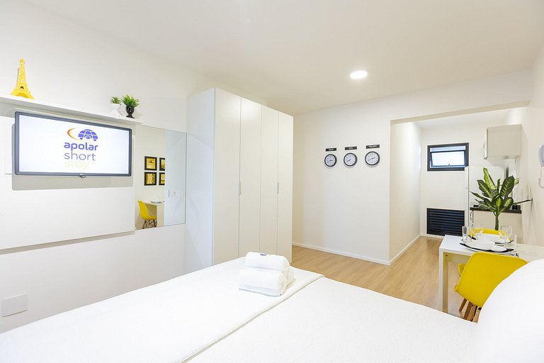Apartamento estudio céntrico con balcón privado.