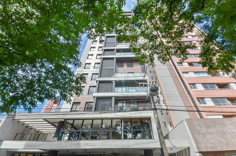 Apartamento finamente decorado no Centro de Curitiba, até 3