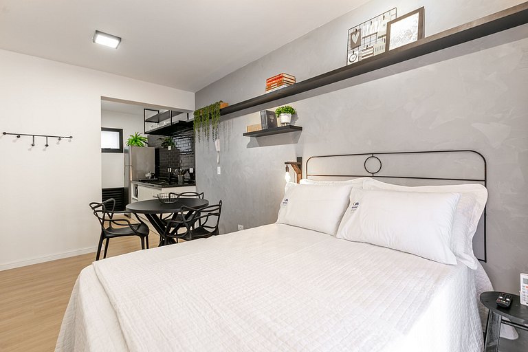 Studio industrial, com sacada