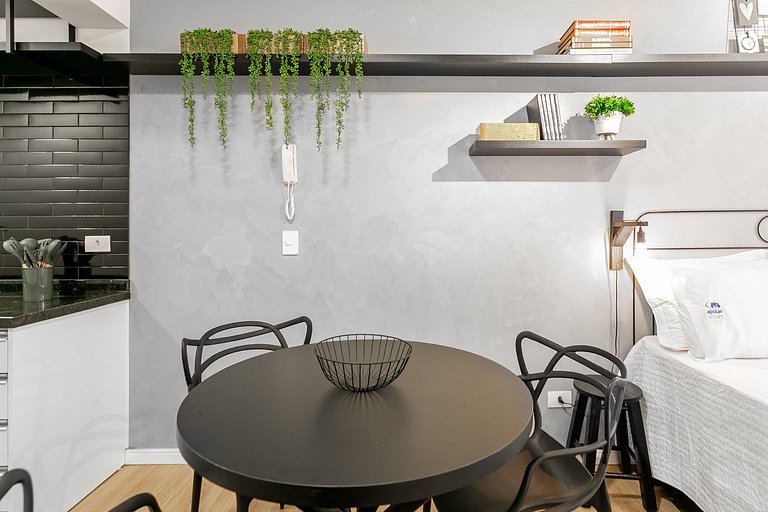 Studio industrial, com sacada