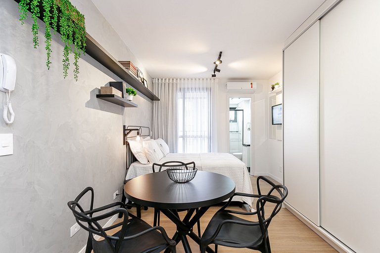 Studio industrial, com sacada