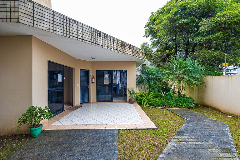 Apartamento estudio céntrico con balcón privado.