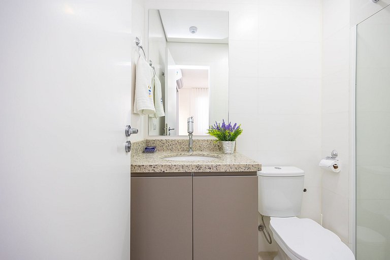 Apartamento finamente decorado no Centro de Curitiba, até 3