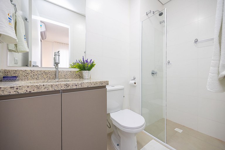 Apartamento finamente decorado no Centro de Curitiba, até 3