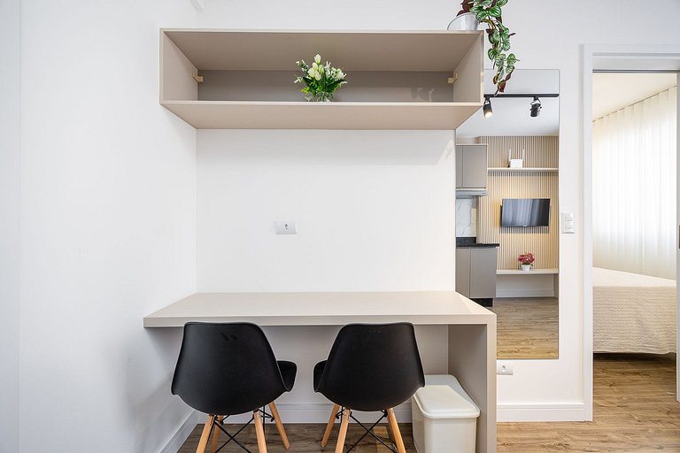Apartamento finamente decorado no Centro de Curitiba, até 3