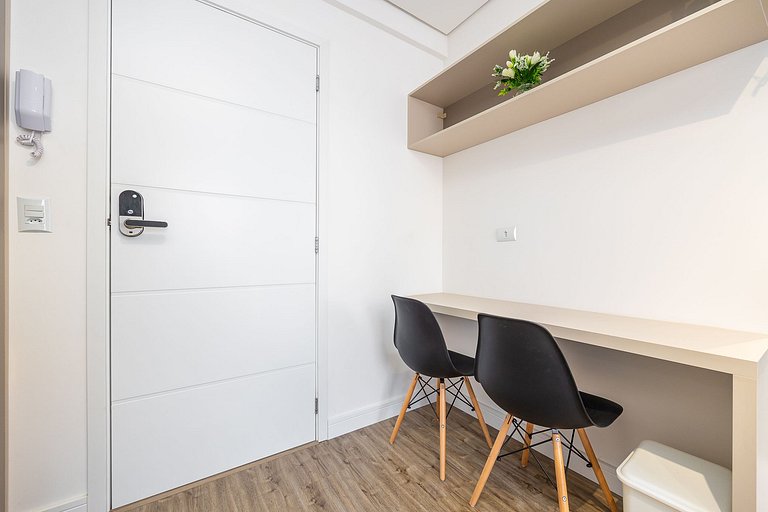 Apartamento finamente decorado no Centro de Curitiba, até 3