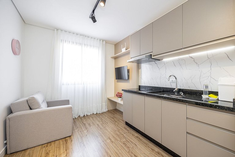 Apartamento finamente decorado no Centro de Curitiba, até 3