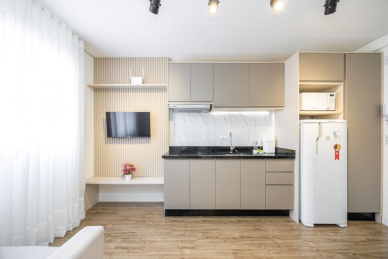 Apartamento finamente decorado no Centro de Curitiba, até 3