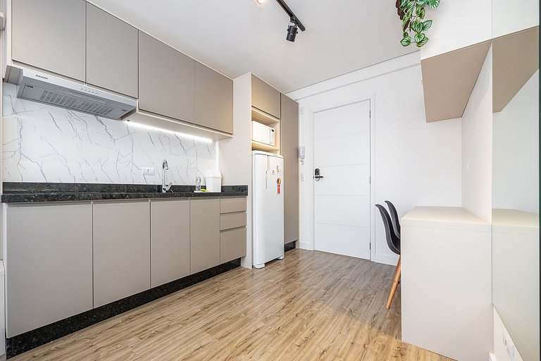 Apartamento finamente decorado no Centro de Curitiba, até 3