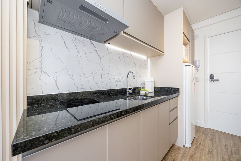 Apartamento finamente decorado no Centro de Curitiba, até 3