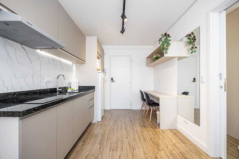 Apartamento finamente decorado no Centro de Curitiba, até 3