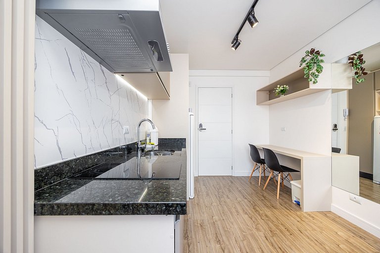 Apartamento finamente decorado no Centro de Curitiba, até 3