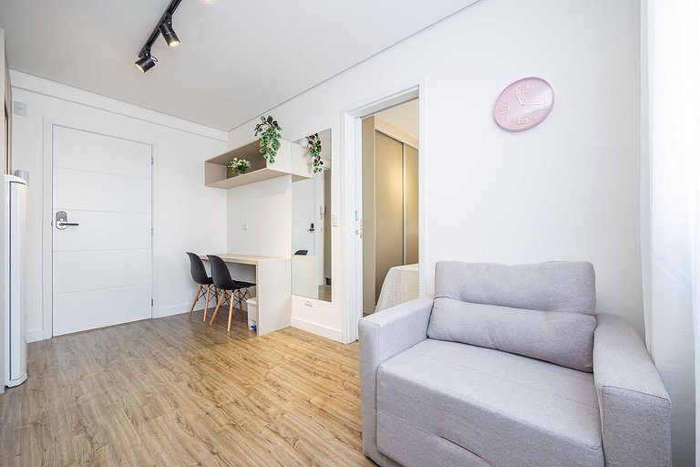 Apartamento finamente decorado no Centro de Curitiba, até 3