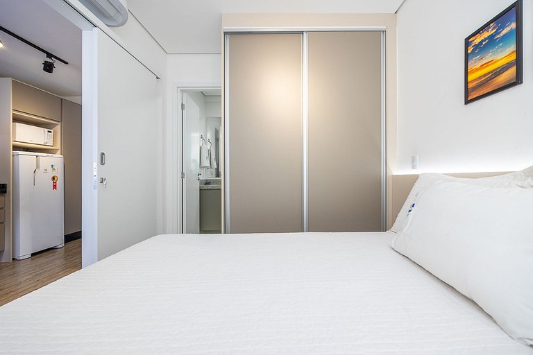 Apartamento finamente decorado no Centro de Curitiba, até 3