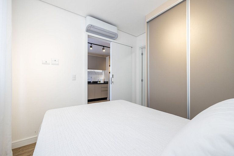 Apartamento finamente decorado no Centro de Curitiba, até 3