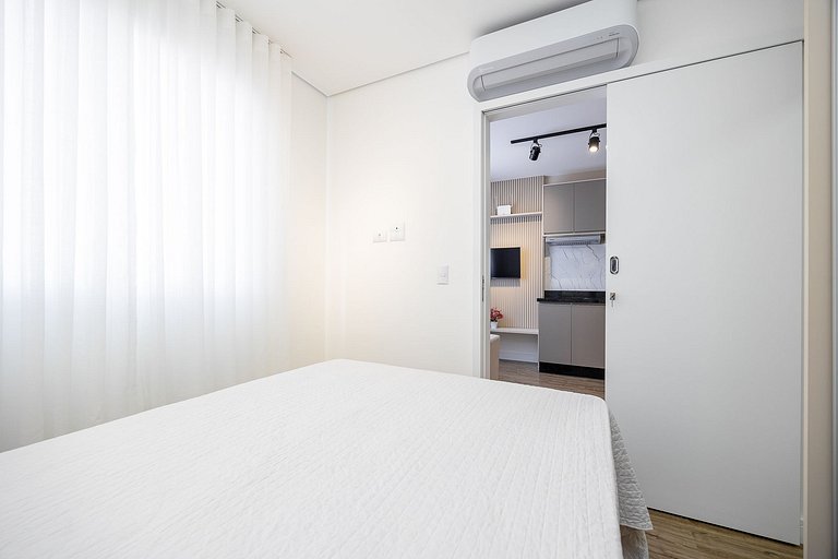 Apartamento finamente decorado no Centro de Curitiba, até 3