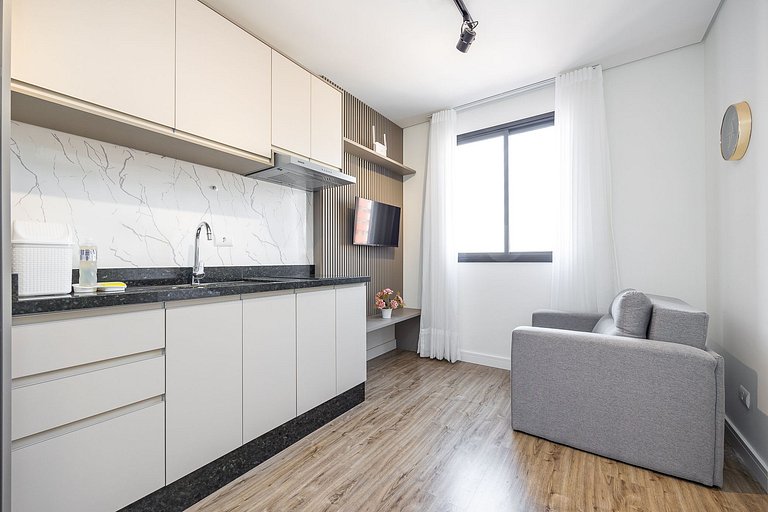 Apartamento finamente decorado no Centro de Curitiba, até 3