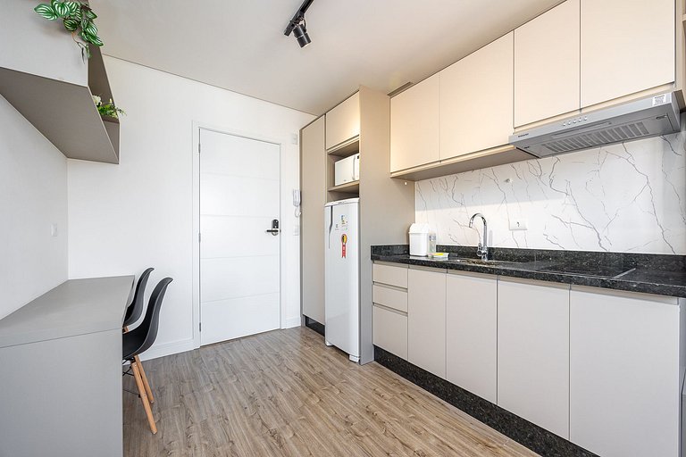 Apartamento finamente decorado no Centro de Curitiba, até 3