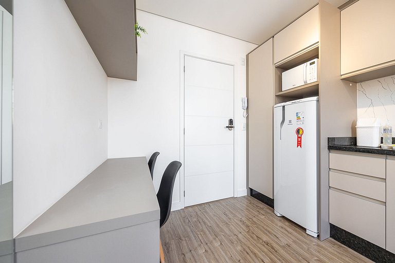 Apartamento finamente decorado no Centro de Curitiba, até 3