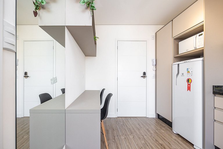 Apartamento finamente decorado no Centro de Curitiba, até 3