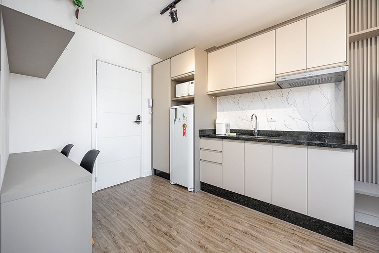 Apartamento finamente decorado no Centro de Curitiba, até 3