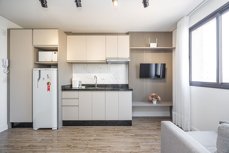 Apartamento finamente decorado no Centro de Curitiba, até 3