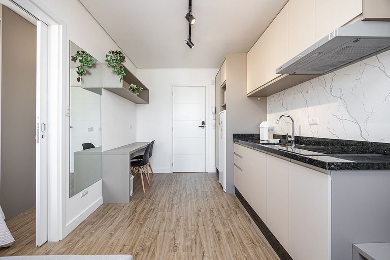 Apartamento finamente decorado no Centro de Curitiba, até 3
