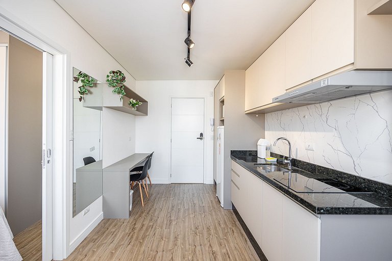 Apartamento finamente decorado no Centro de Curitiba, até 3