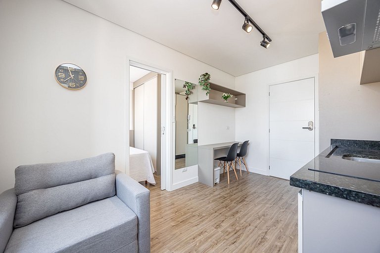 Apartamento finamente decorado no Centro de Curitiba, até 3