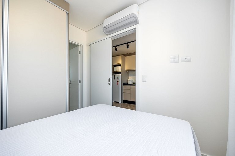 Apartamento finamente decorado no Centro de Curitiba, até 3
