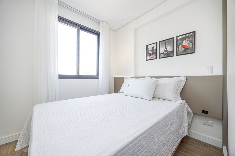 Apartamento finamente decorado no Centro de Curitiba, até 3
