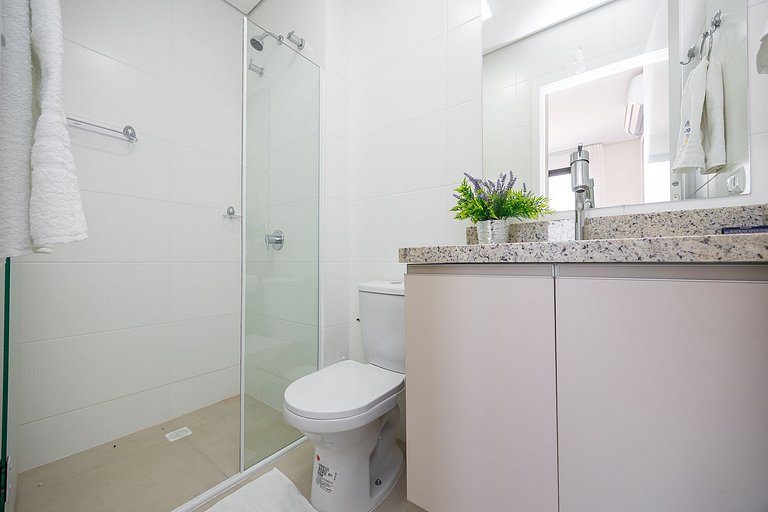 Apartamento finamente decorado no Centro de Curitiba, até 3