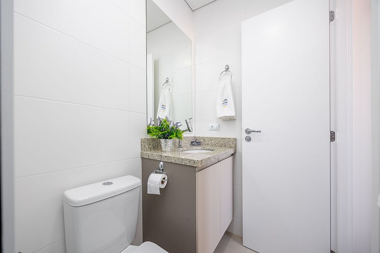 Apartamento finamente decorado no Centro de Curitiba, até 3