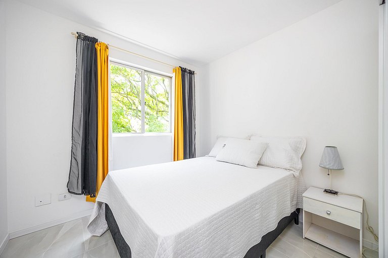 Apartamento finamente decorado no bairro Jardim Botânico, em