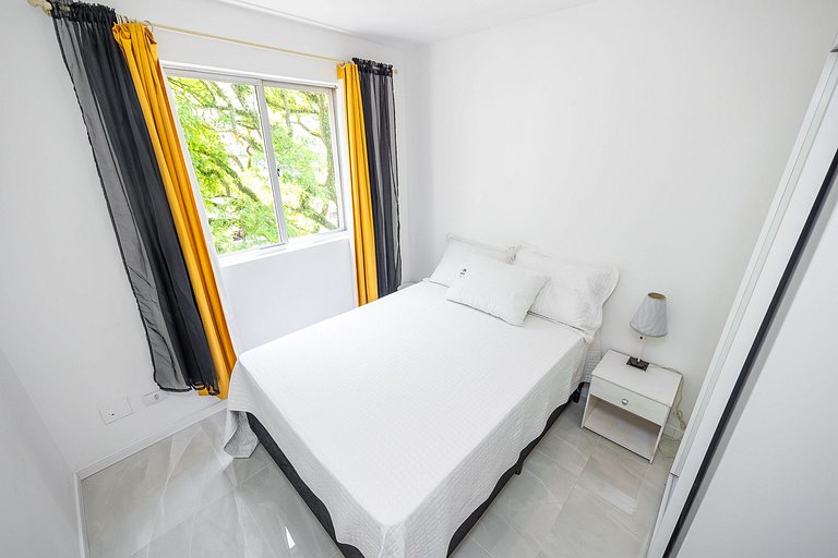 Apartamento finamente decorado no bairro Jardim Botânico, em