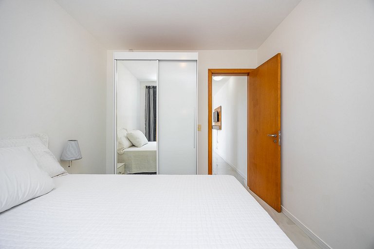 Apartamento finamente decorado no bairro Jardim Botânico, em