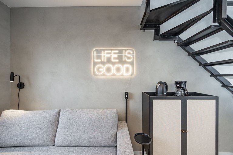 Ref 10258 | Studio Duplex finamente decorado em Curitiba, à