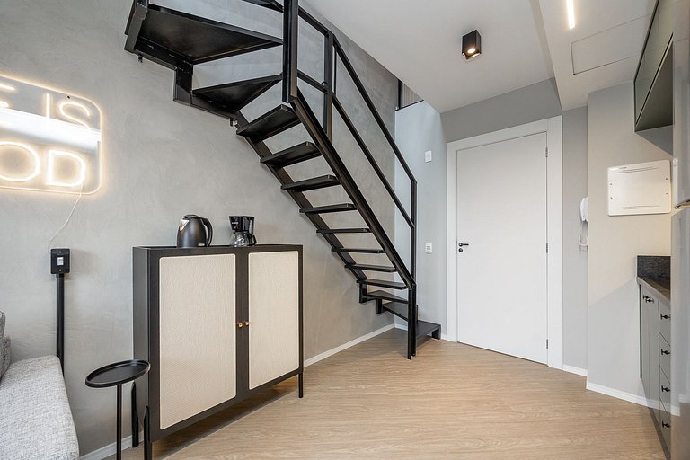 Ref 10258 | Studio Duplex finamente decorado em Curitiba, à