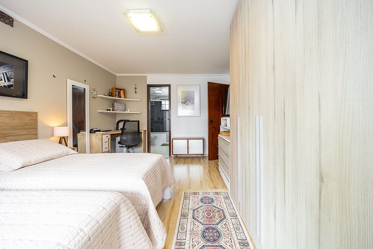 REF 10294 | Triplex 3 quartos, sendo 3 suítes, no Hugo Lange