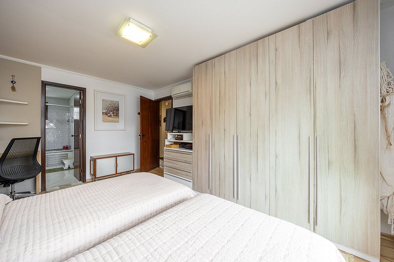 REF 10294 | Triplex 3 quartos, sendo 3 suítes, no Hugo Lange