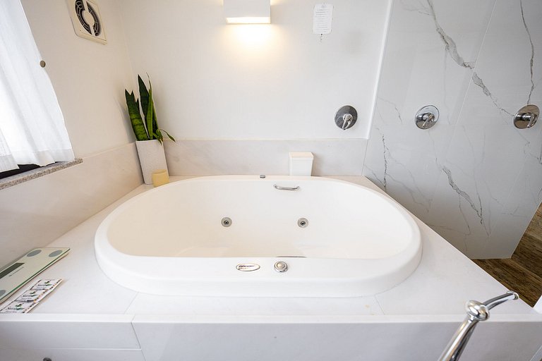 REF 10294 | Triplex 3 quartos, sendo 3 suítes, no Hugo Lange