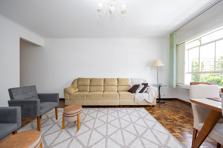 Apartamento 3 quartos finamente decorado no Batel, 110m²