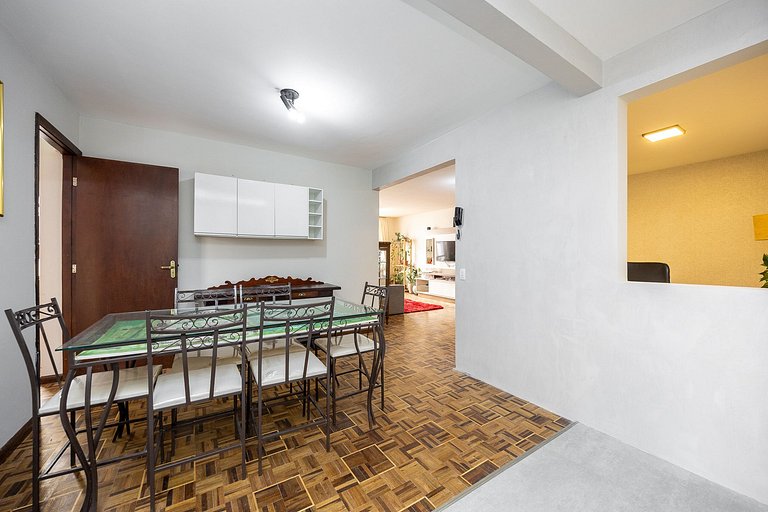 Lindo apartamento 2 quartos no Bairro Cabral em de Curitiba.