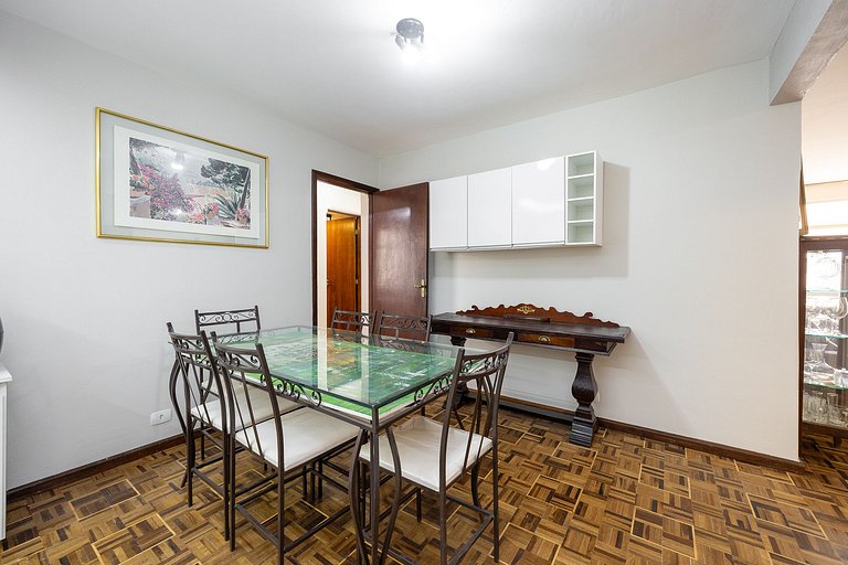 Lindo apartamento 2 quartos no Bairro Cabral em de Curitiba.