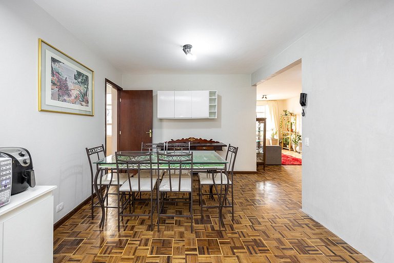 Lindo apartamento 2 quartos no Bairro Cabral em de Curitiba.