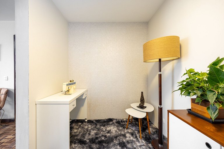 Lindo apartamento 2 quartos no Bairro Cabral em de Curitiba.